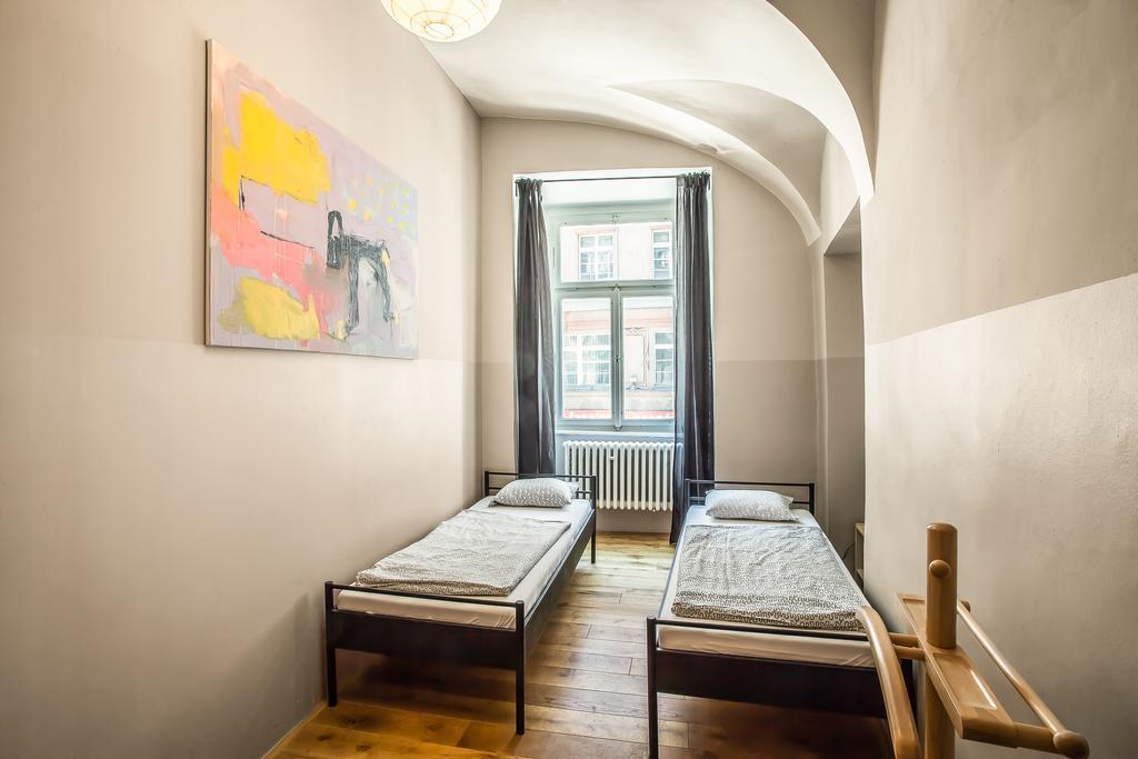 Ahoy! Hostel Прага Экстерьер фото